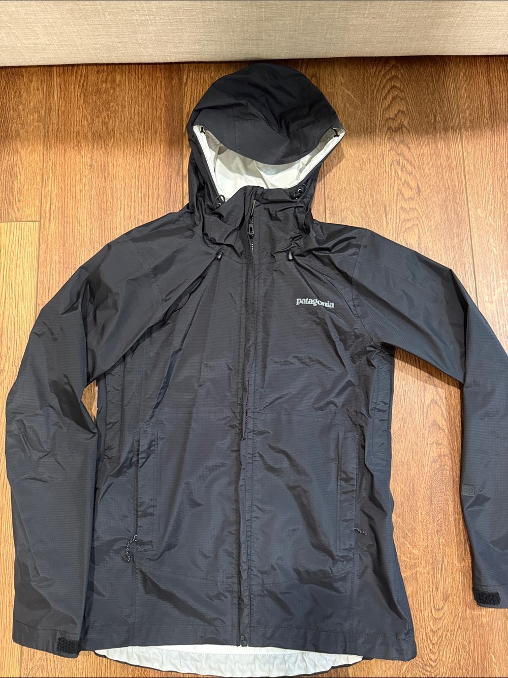 Patagonia W’s  Black Hooded Rain Jacket